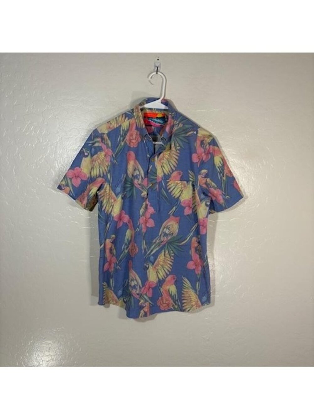 Chubbies Shirt Mens Small Blue Parrot Floral Short Sleeve Button Up Hawaiian
